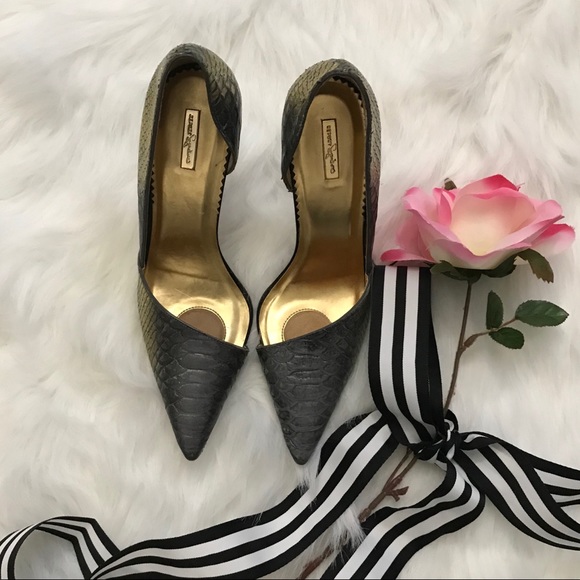 Report Signature Pumps - Picture 3 of 8